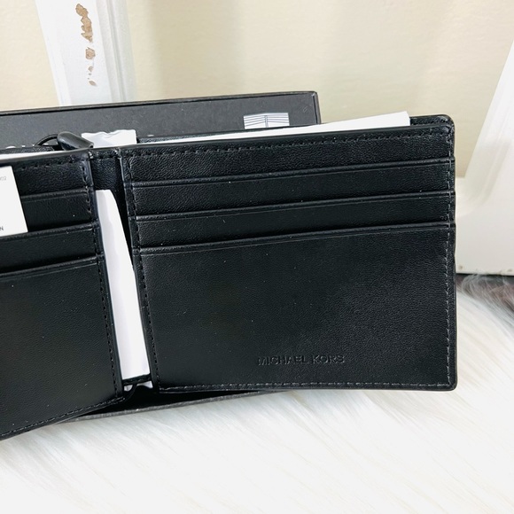 Michael Kors Hudson Men’s Slim Billfold Wallet - Picture 6 of 13
